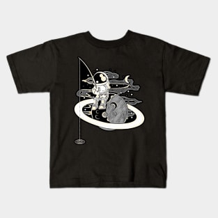 Astronaut Fishing • Funny And Cool Sci-Fi Cartoon Drawing Design Great For Any Occasion And For Everyone Kids T-Shirt